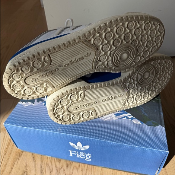 Kith x Adidas x Ronnie Fieg x Clarks x Samba Kithmas Collection // Size 10.5 - Picture 5 of 6